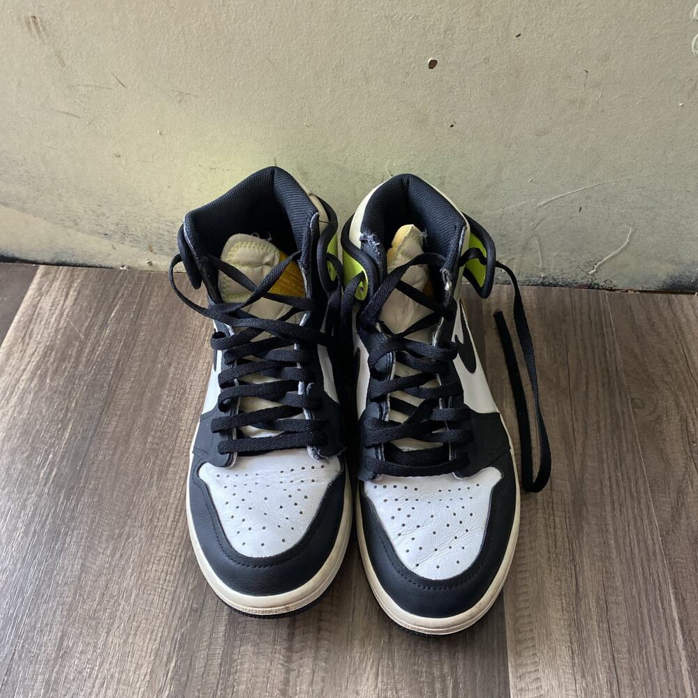 Nike Air Jordan 1 Retro High Hi OG Volt University Gold Size 8.5 {555088 118}